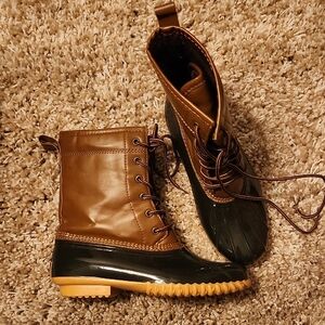 Sporto Tan and Black Duck Boots